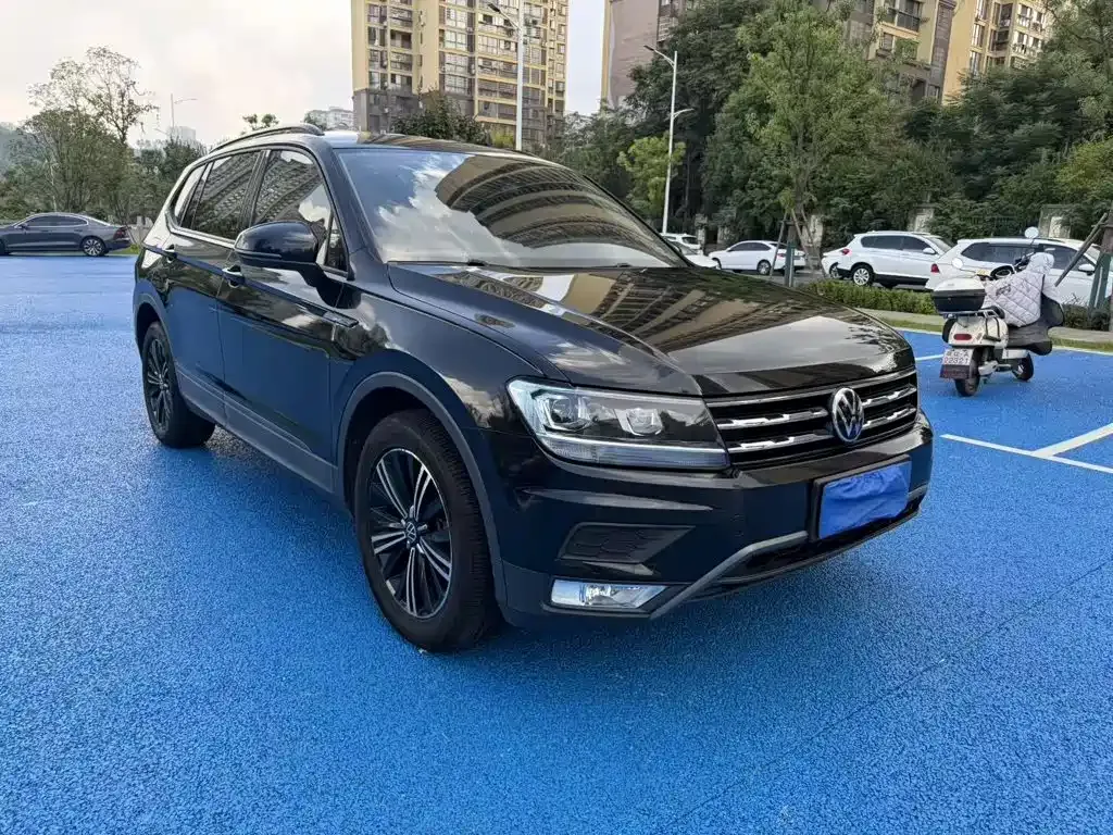 Volkswagen Tiguan L — фото 9