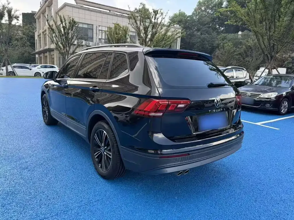 Volkswagen Tiguan L — фото 7