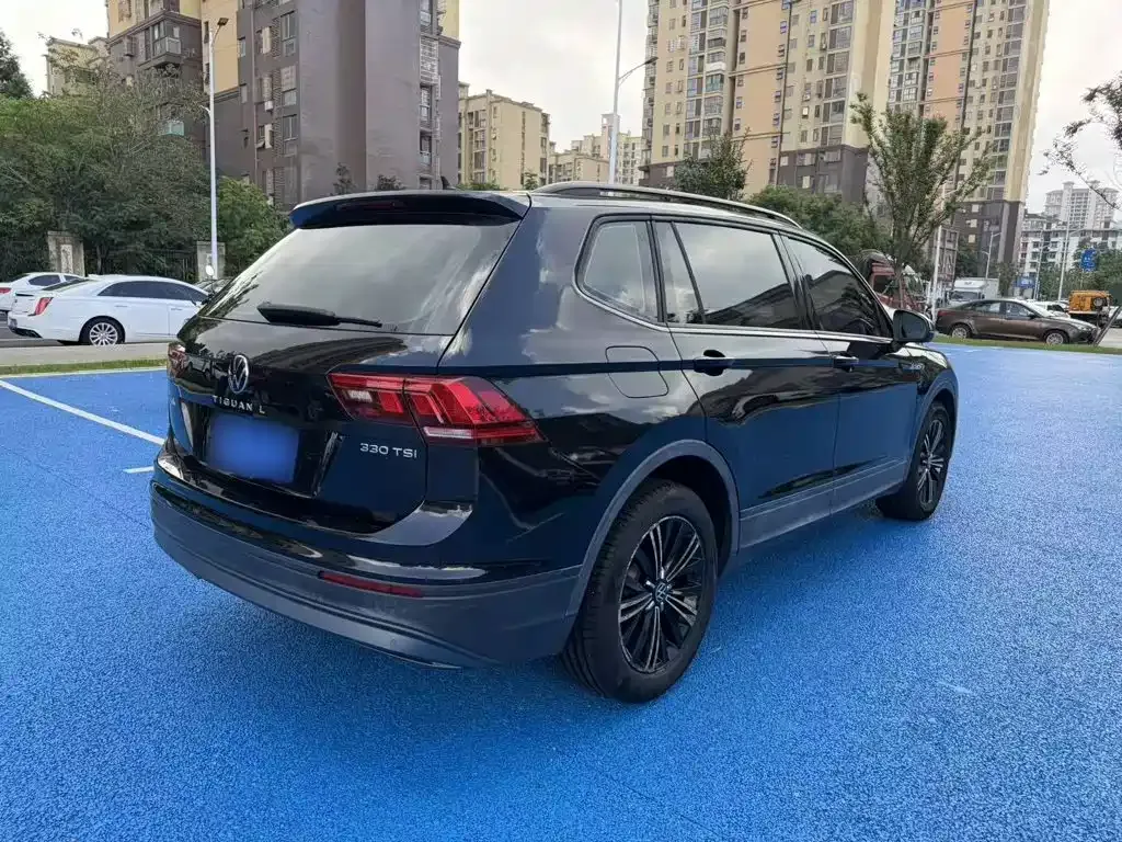 Volkswagen Tiguan L — фото 8
