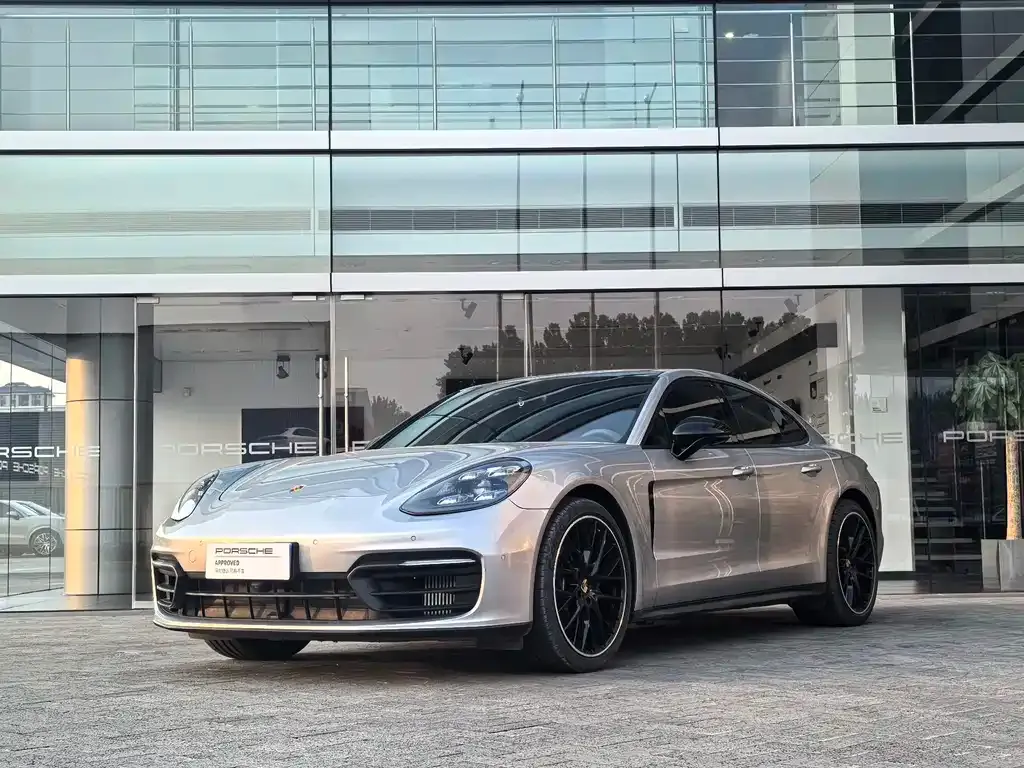 Porsche Panamera — фото 1