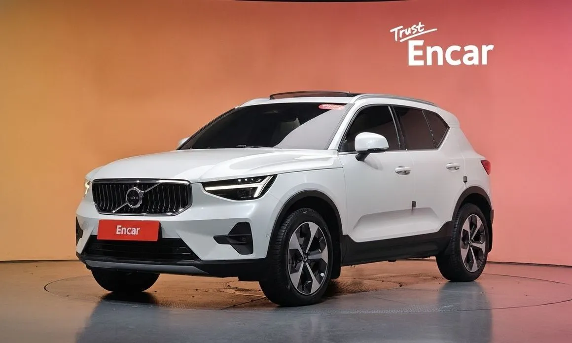 Volvo XC40 — фото 1