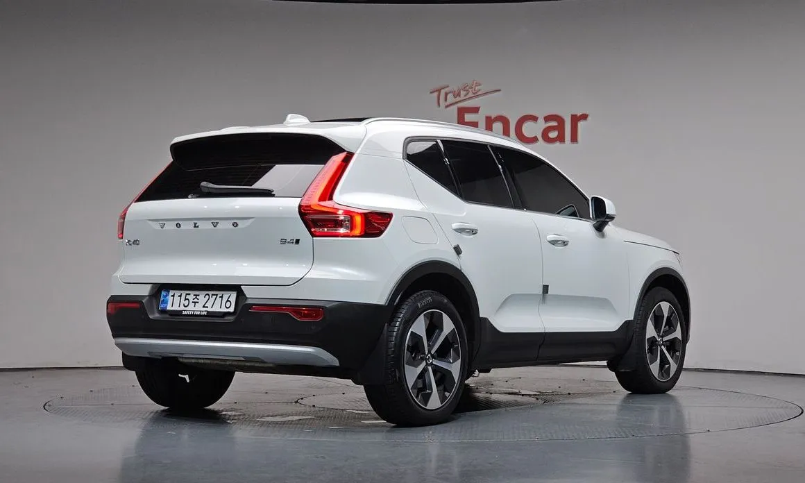 Volvo XC40 — фото 5