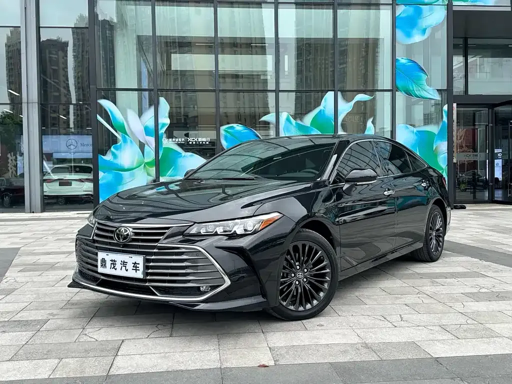 Toyota Avalon — фото 1