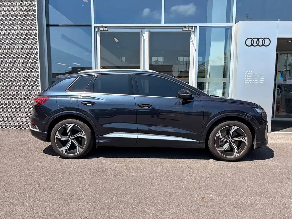 Audi Q4 e-tron — фото 10