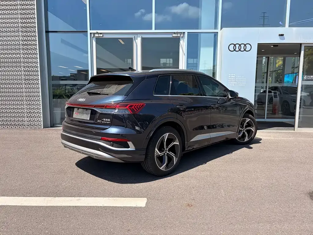 Audi Q4 e-tron — фото 8