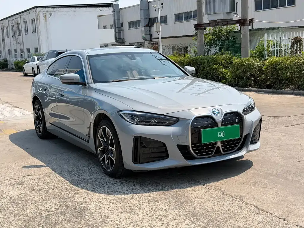 BMW i4 — фото 8
