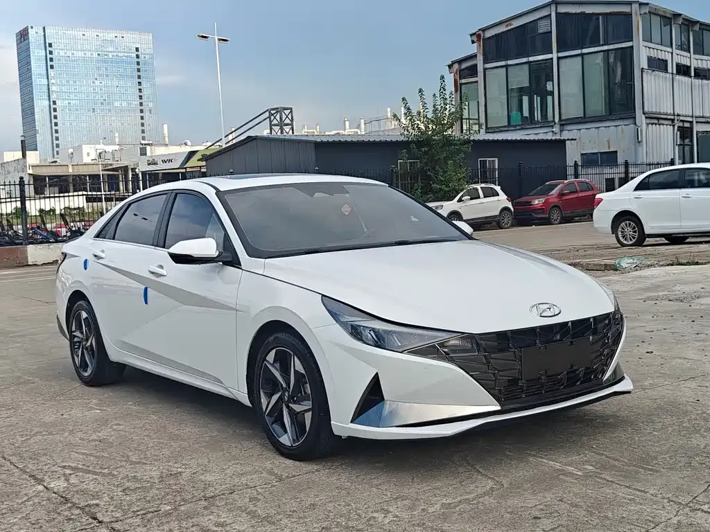Hyundai Elantra — фото 3