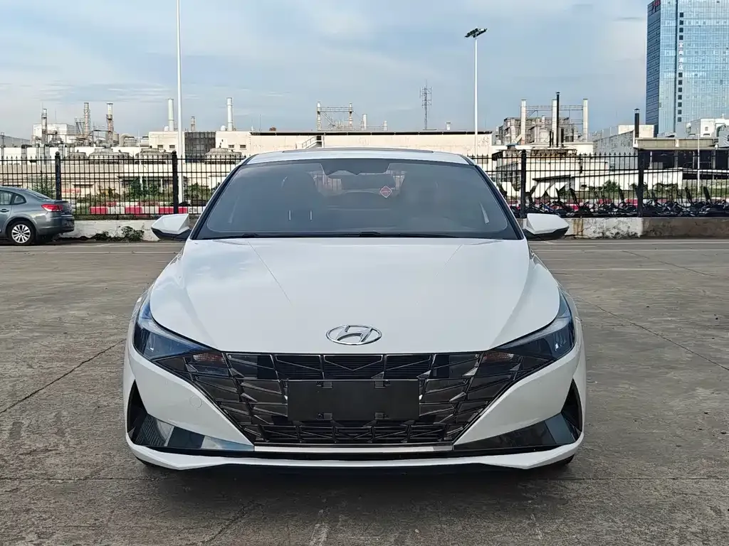 Hyundai Elantra — фото 10