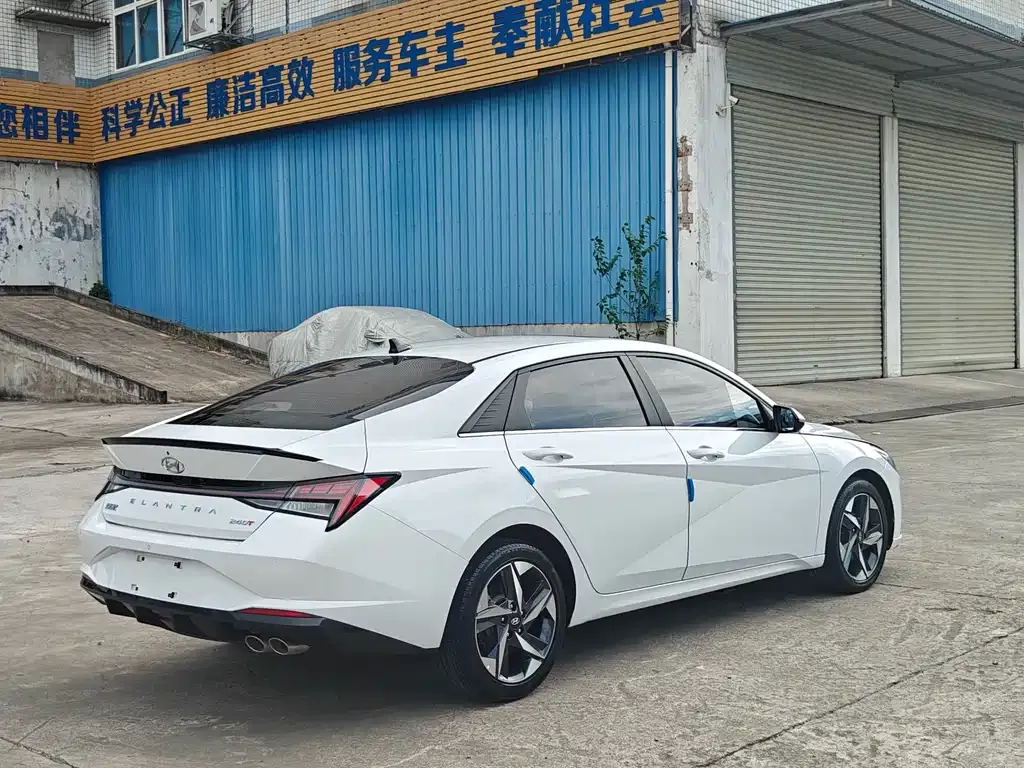 Hyundai Elantra — фото 8