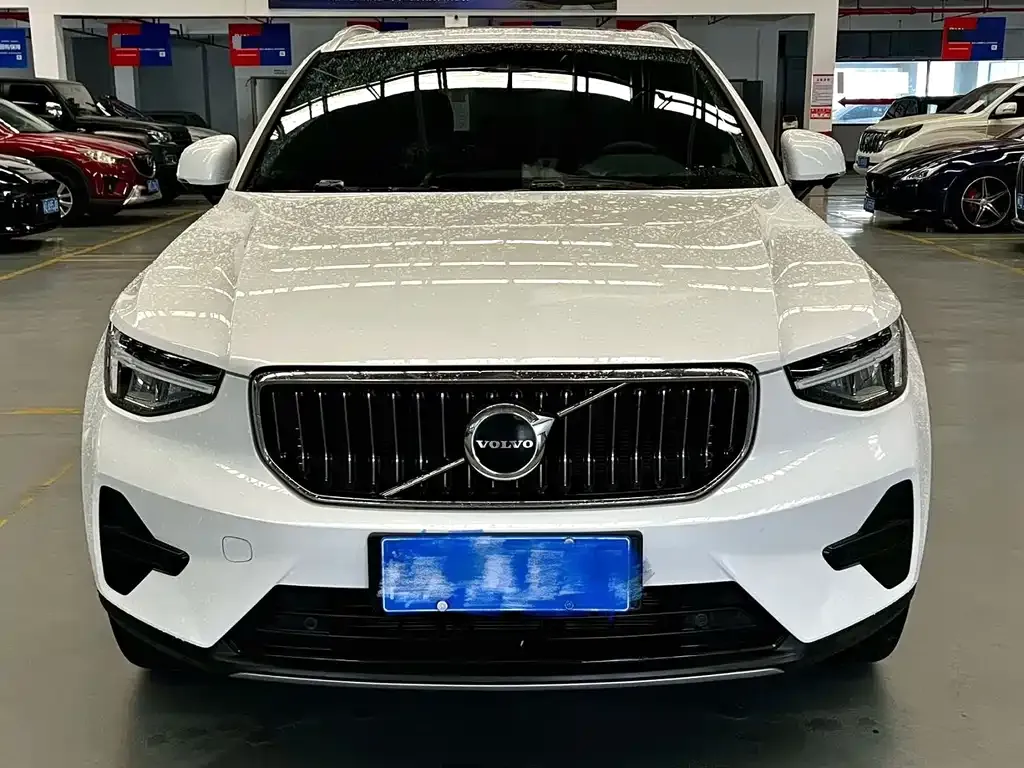 Volvo XC40 — фото 9