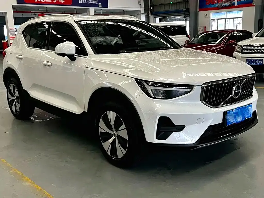Volvo XC40 — фото 5