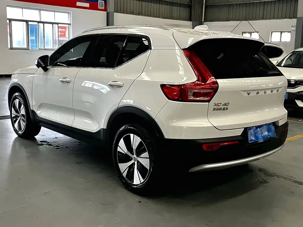Volvo XC40 — фото 4