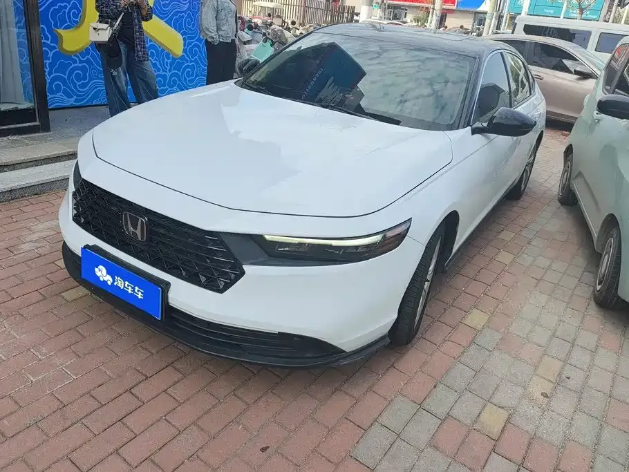 Honda Accord — фото 1