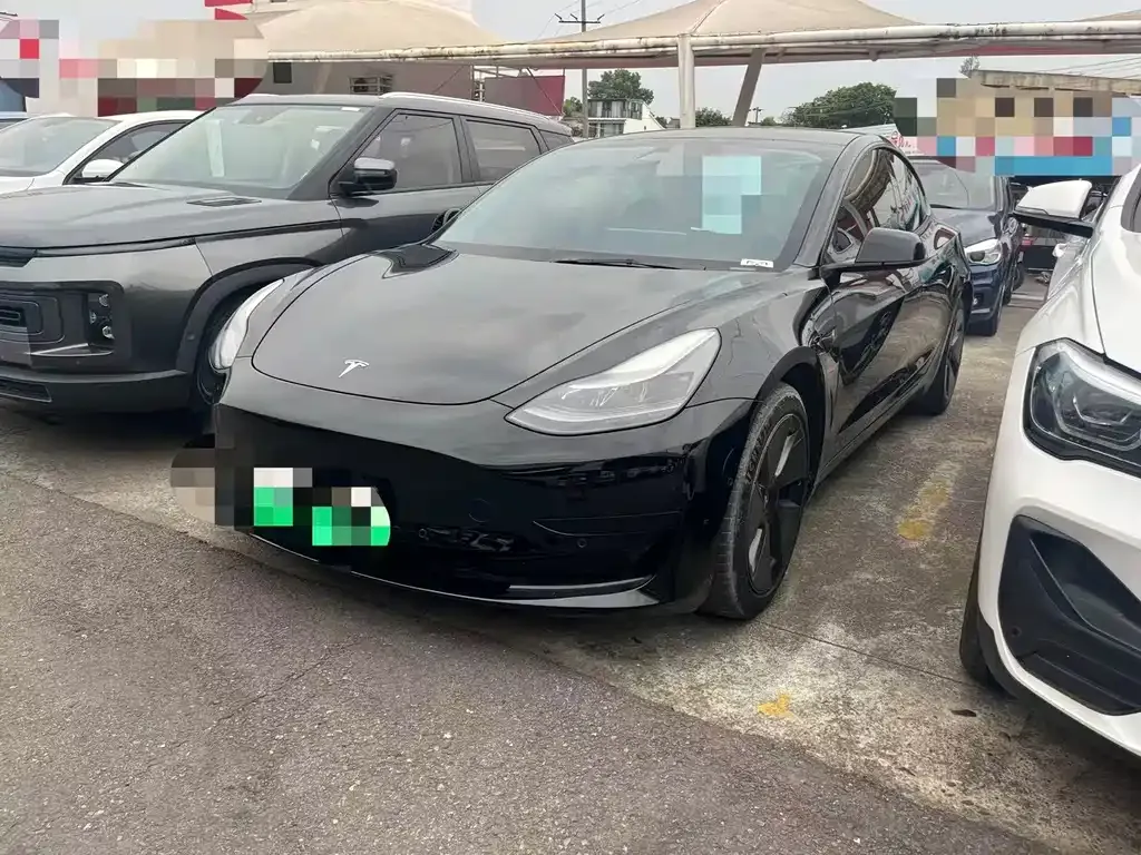 Tesla Model 3 — фото 1