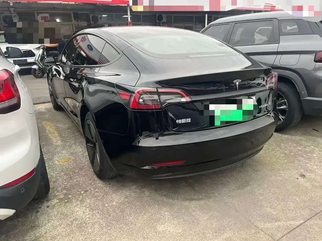 Tesla Model 3 — фото 2