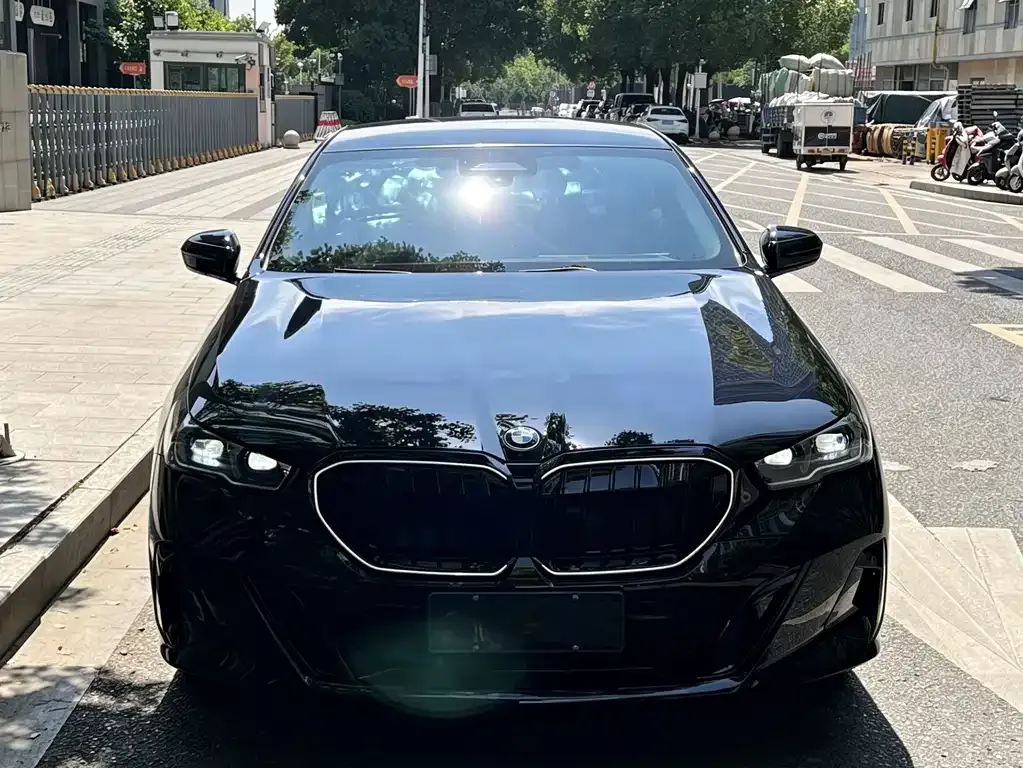BMW 5 Series — фото 3