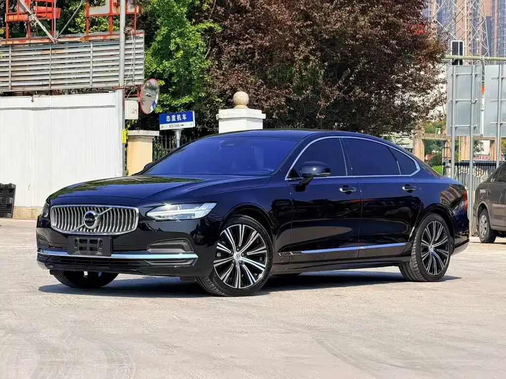 Volvo S90 — фото 1