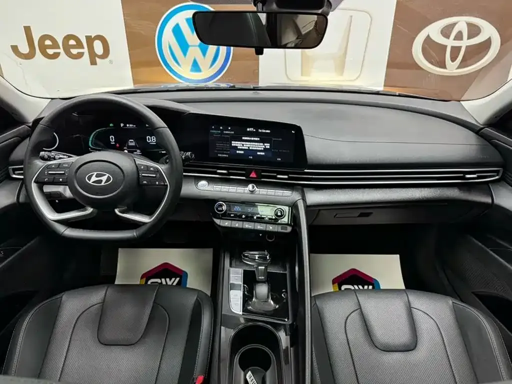 Hyundai Elantra — фото 10
