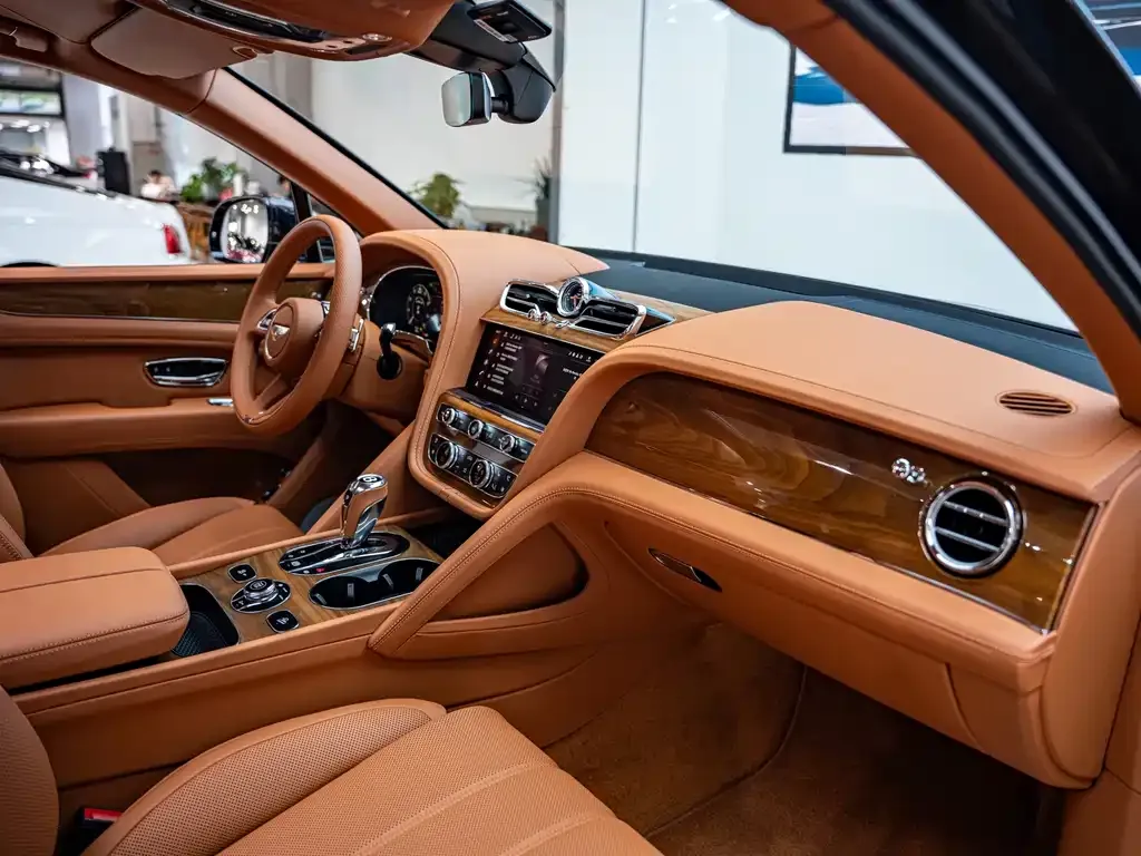 Bentley Bentayga — фото 8