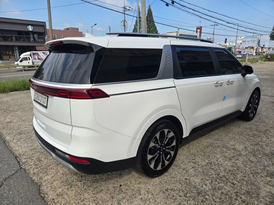 Kia Carnival — фото 10