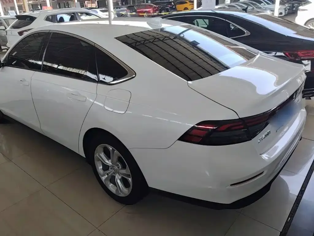 Honda Accord — фото 8