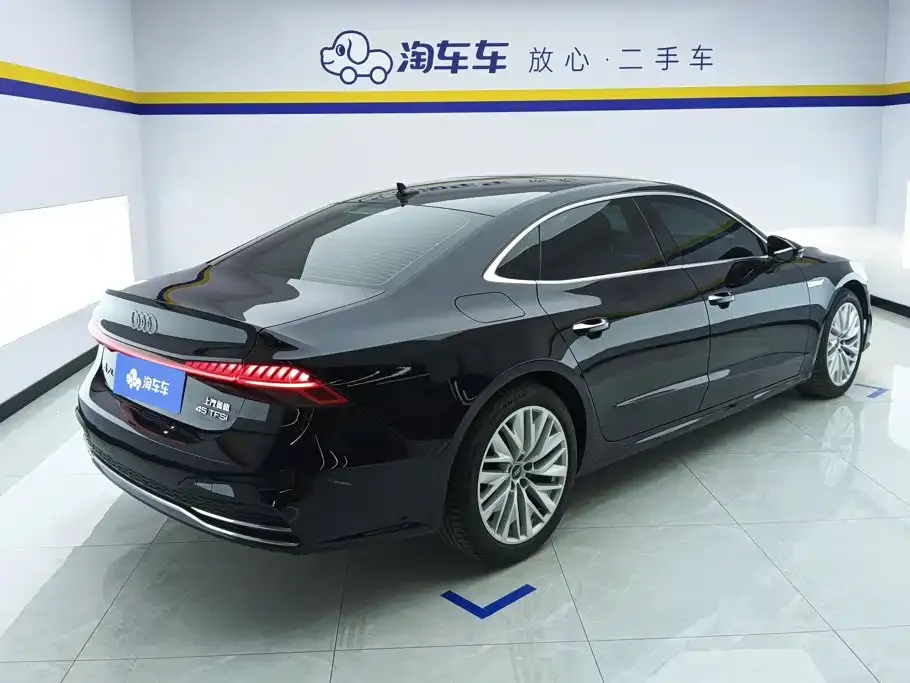 Audi A7L — фото 6