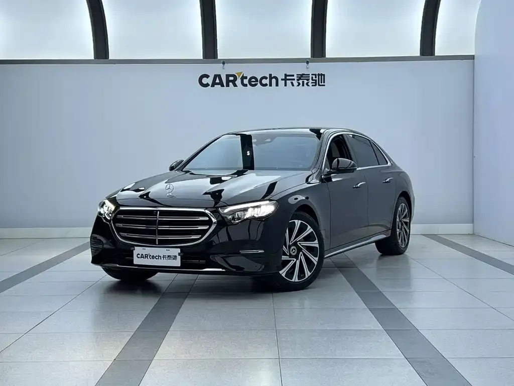 Mercedes-Benz E-Class — фото 1