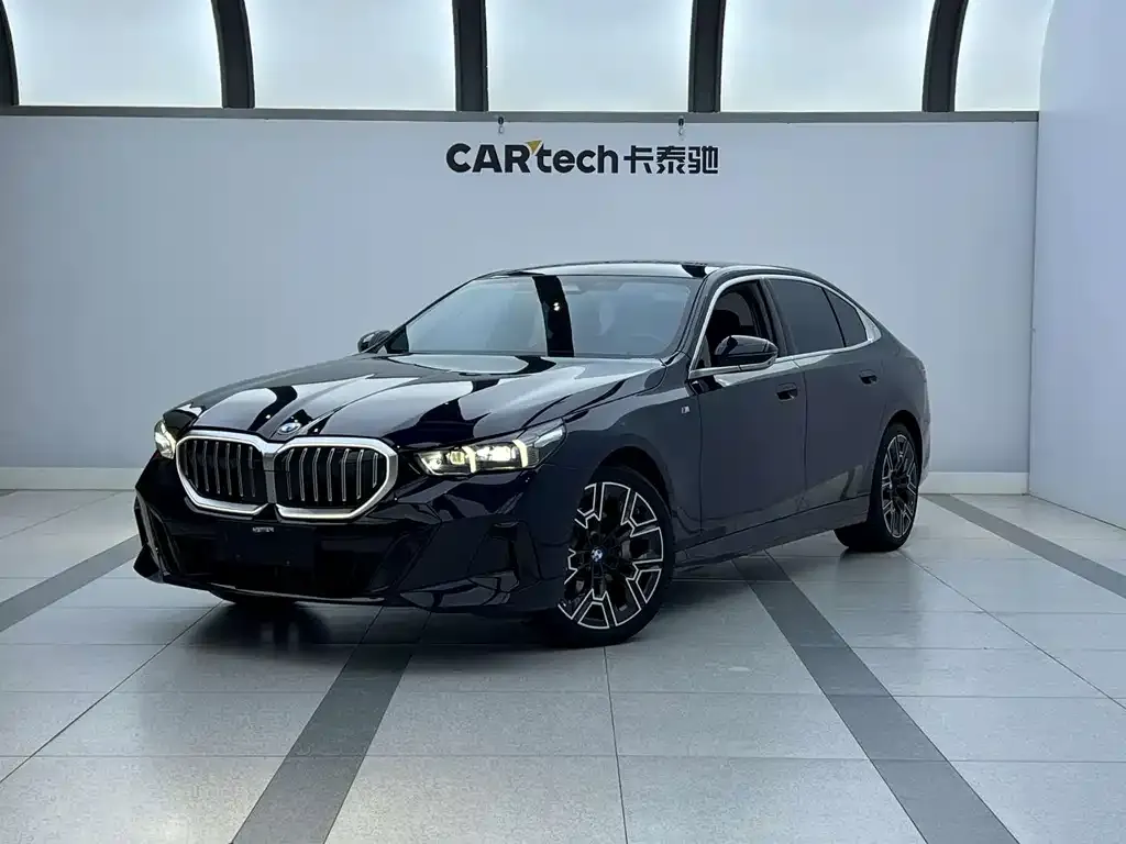 BMW 5 Series — фото 1
