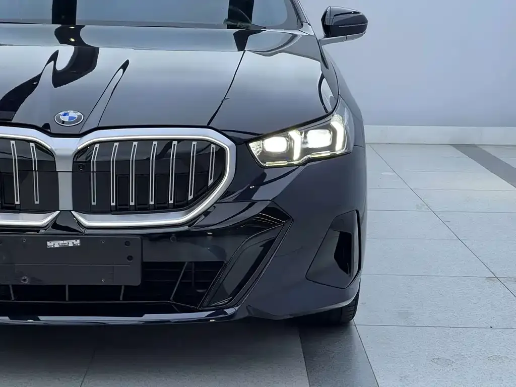 BMW 5 Series — фото 4
