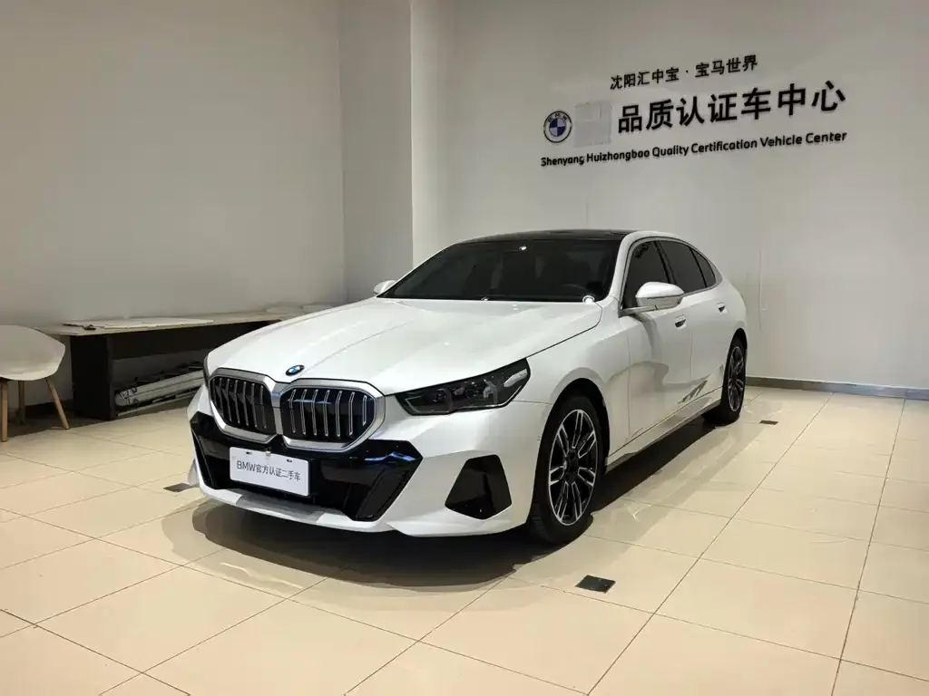 BMW 5 Series — фото 1