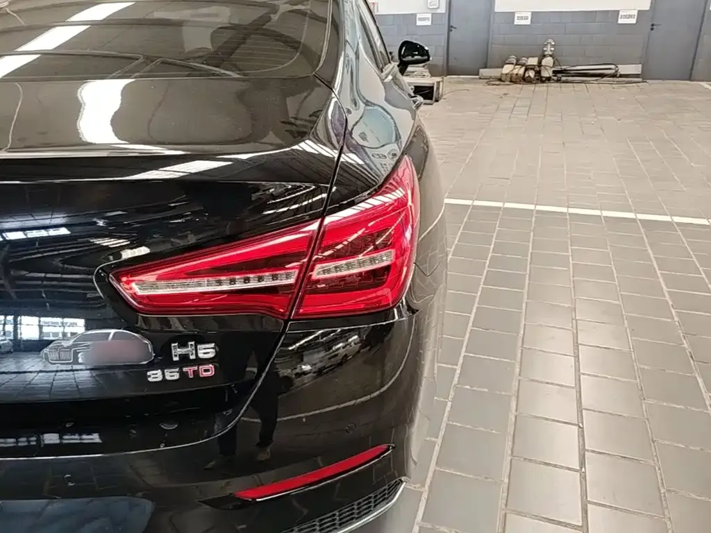 Hongqi H5 — фото 2