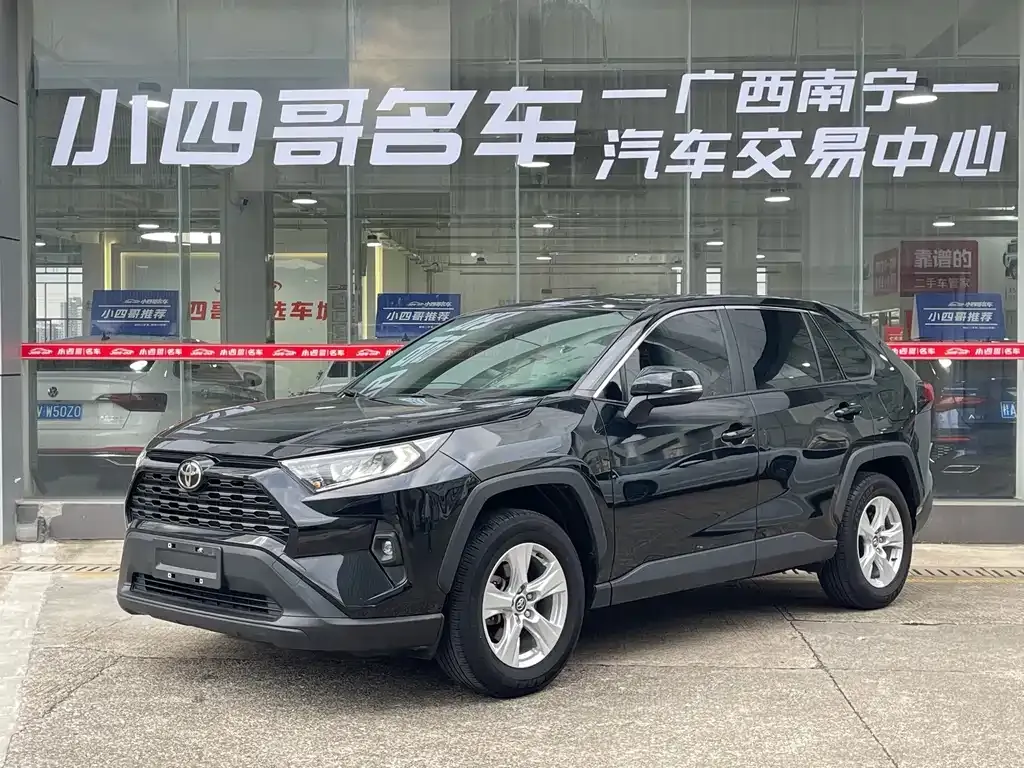 Toyota RAV4 — фото 1