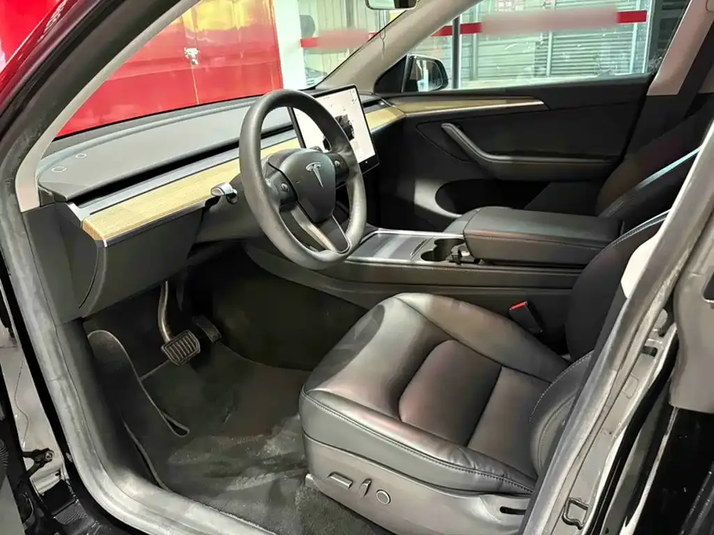 Tesla Model Y — фото 7