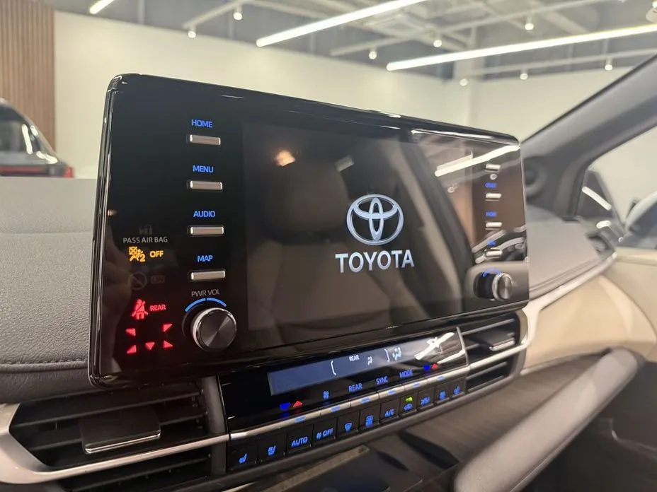 Toyota Sienna — фото 4