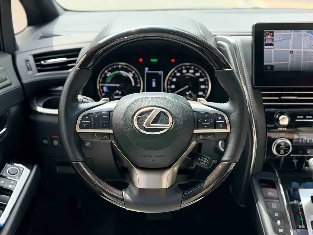 Lexus LM — фото 5