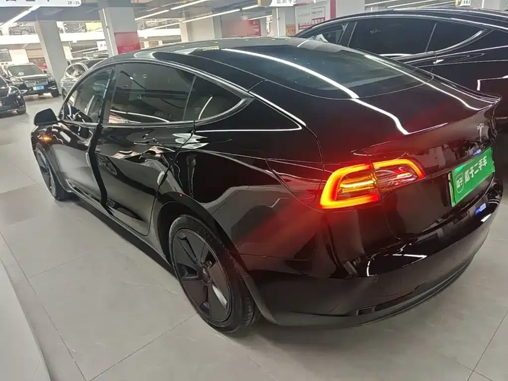 Tesla Model 3 — фото 9