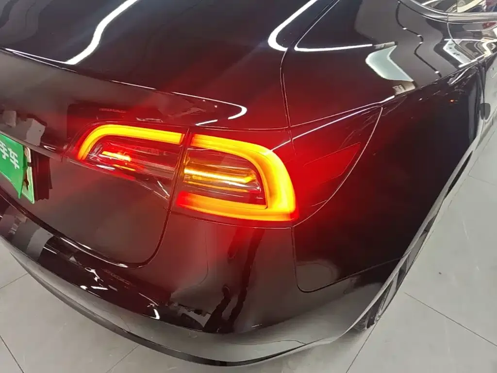 Tesla Model 3 — фото 10