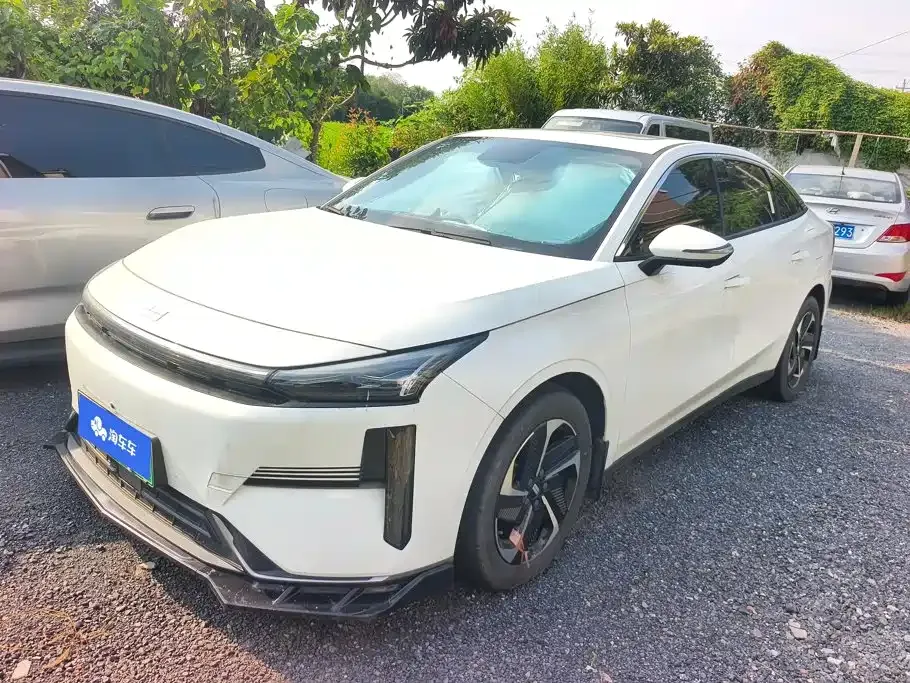 Geely Galaxy L6 — фото 1