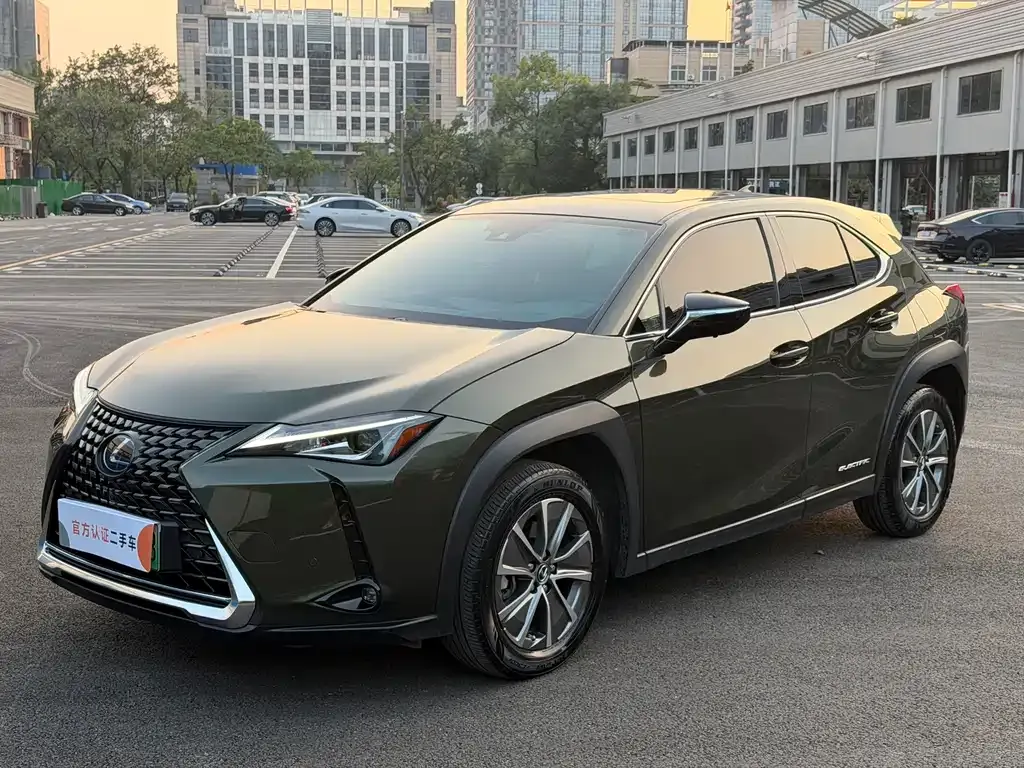 Lexus UX New Energy — фото 1