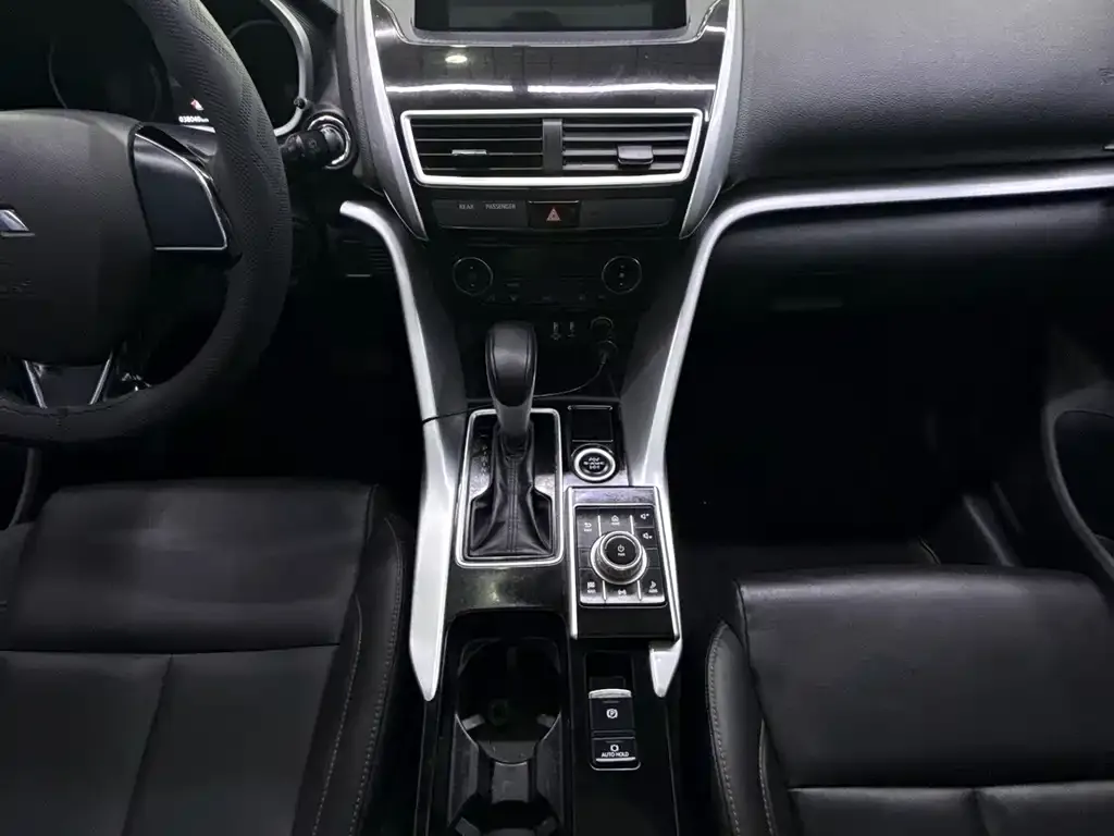 Mitsubishi Eclipse Cross — фото 6