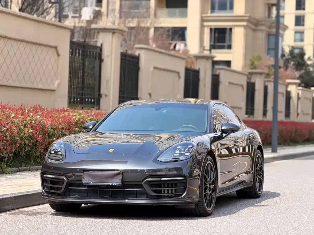Porsche Panamera — фото 1