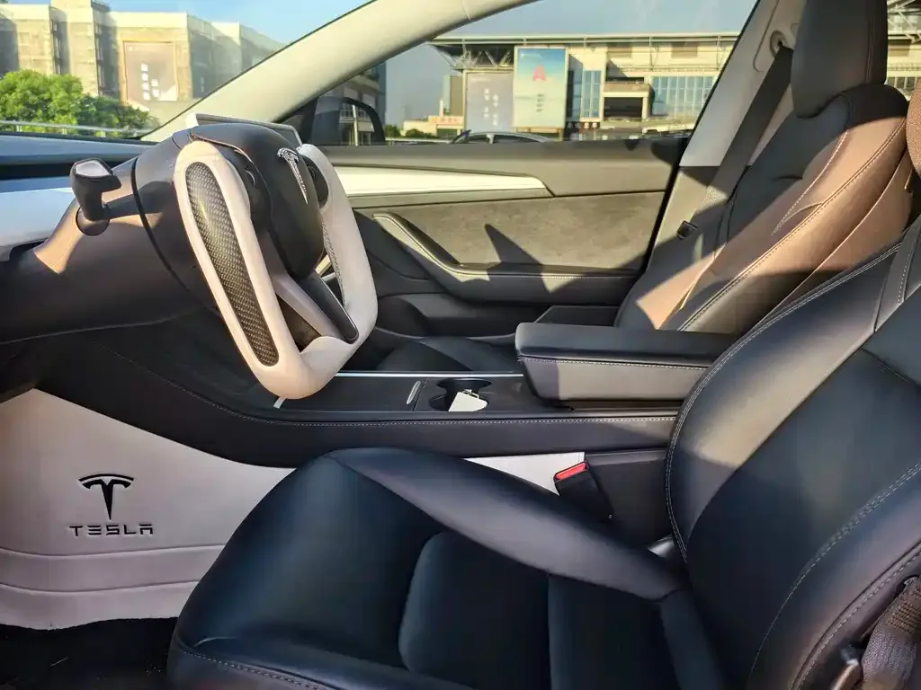 Tesla Model 3 — фото 10