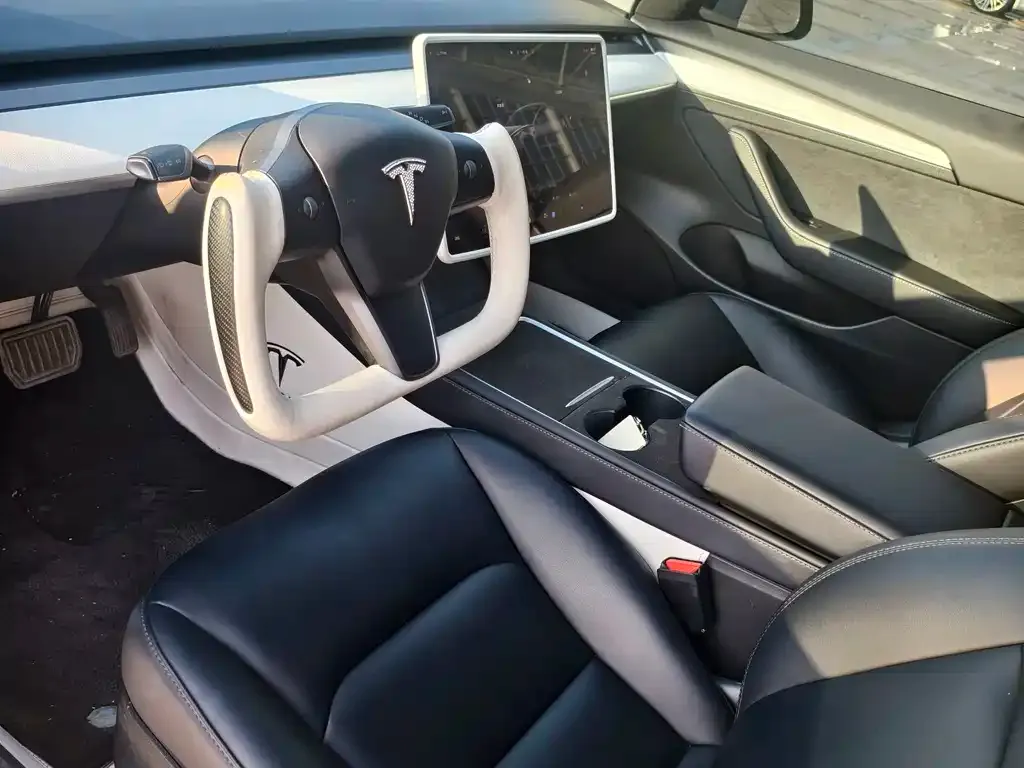 Tesla Model 3 — фото 3