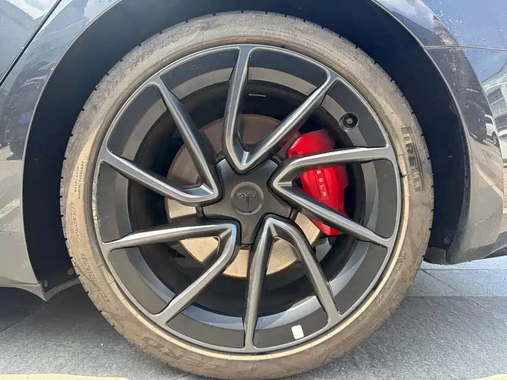 Tesla Model 3 — фото 10