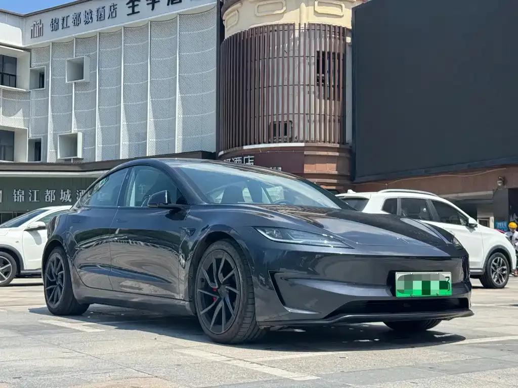 Tesla Model 3 — фото 4