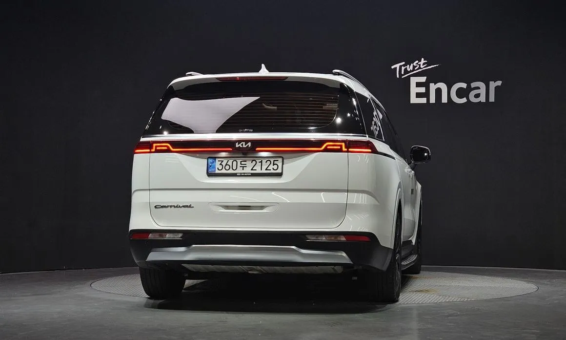 Kia Carnival — фото 10