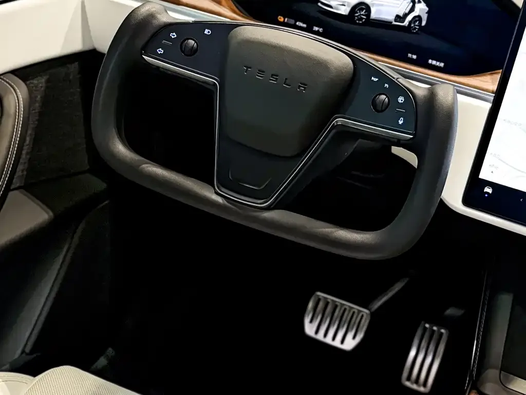Tesla Model X — фото 2