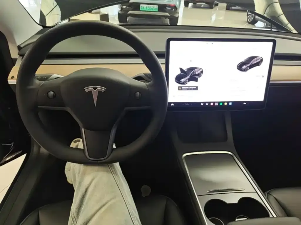 Tesla Model 3 — фото 7