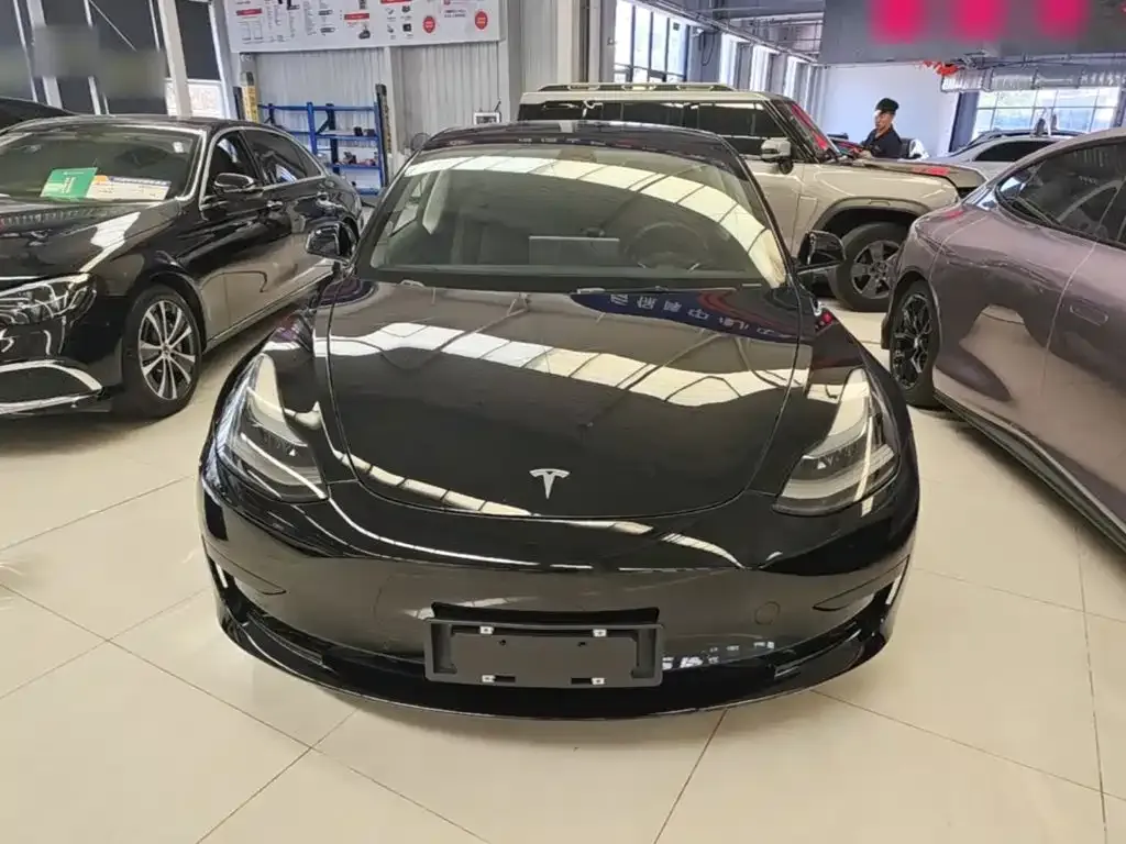 Tesla Model 3 — фото 4