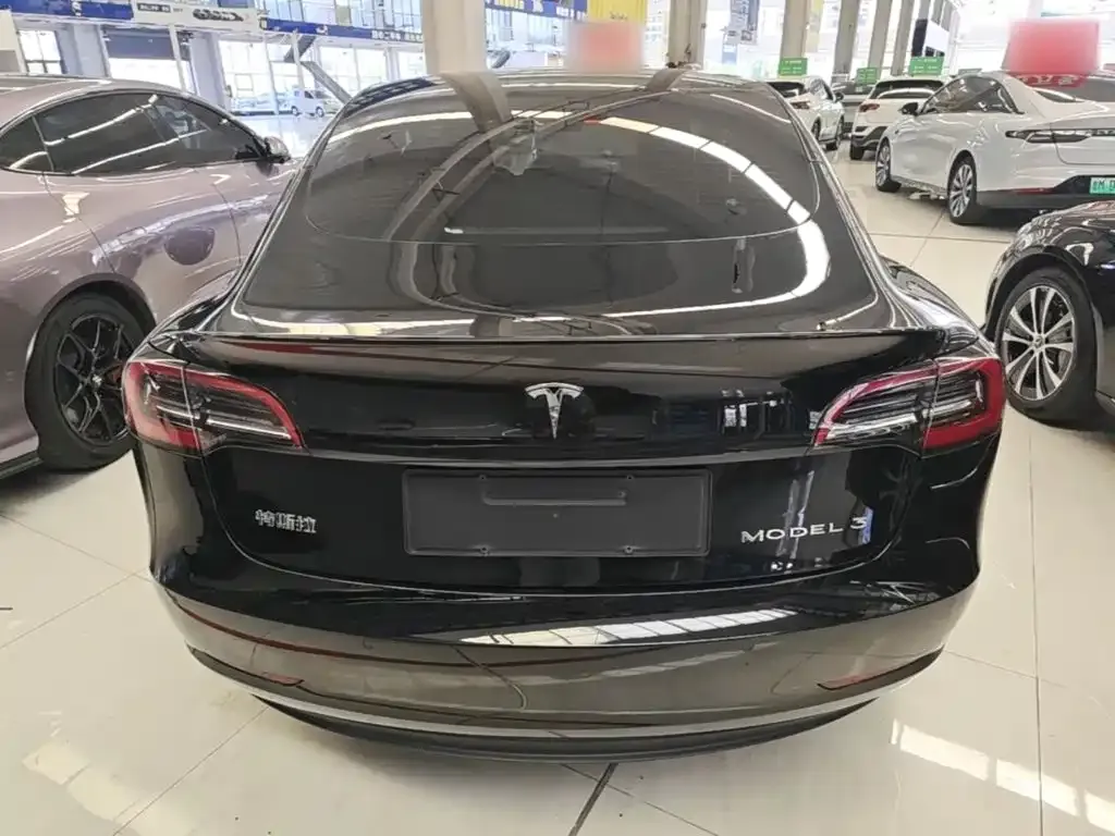 Tesla Model 3 — фото 9